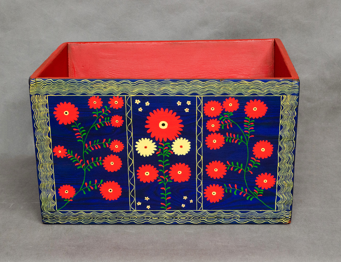 Старинный ящик для вина с росписью