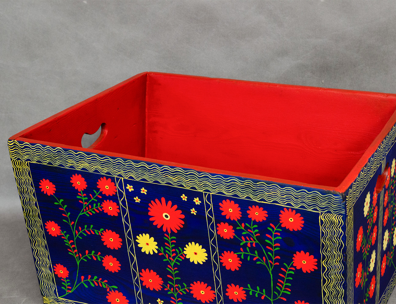 Старинный ящик для вина с росписью