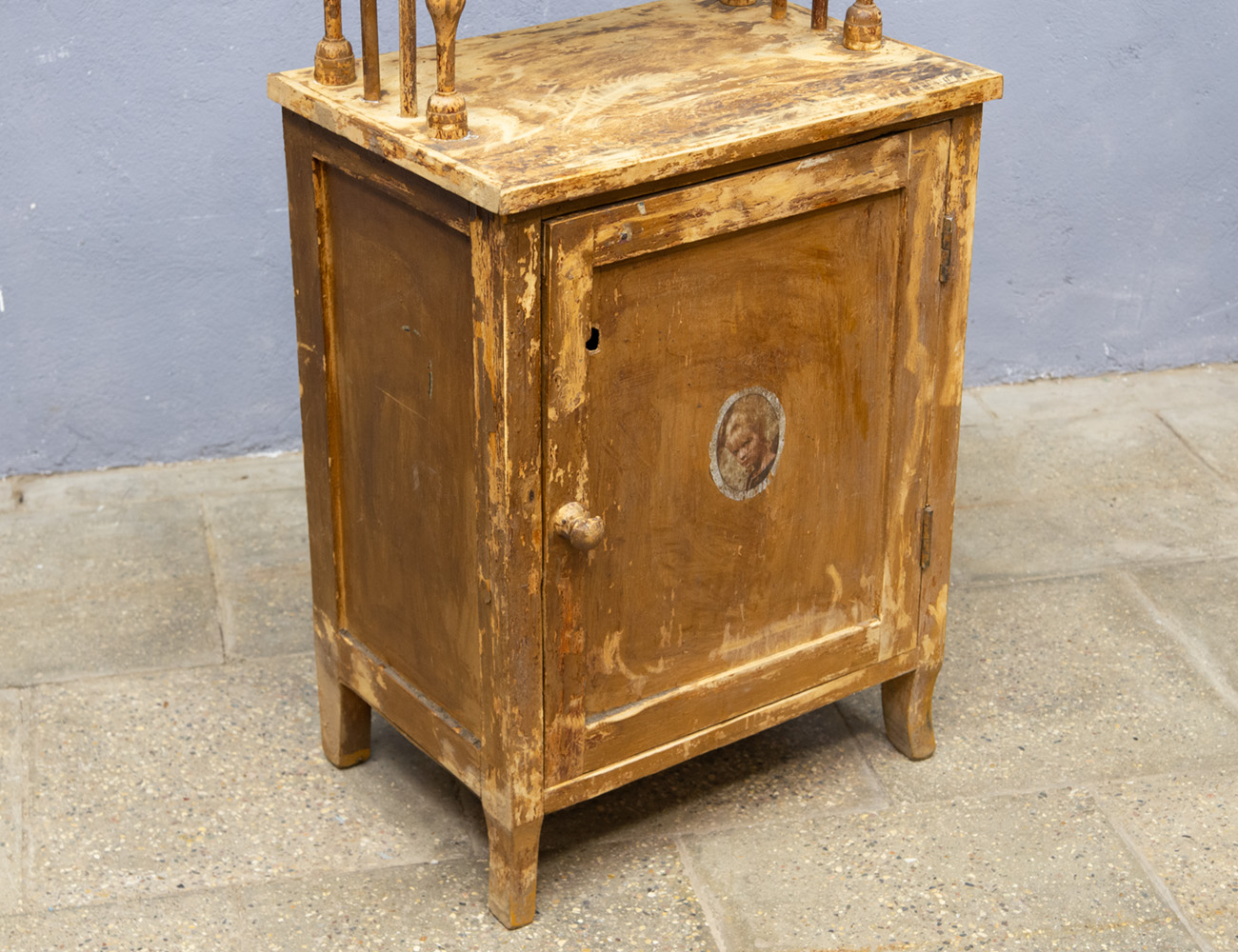 Старинная тумба с этажеркой