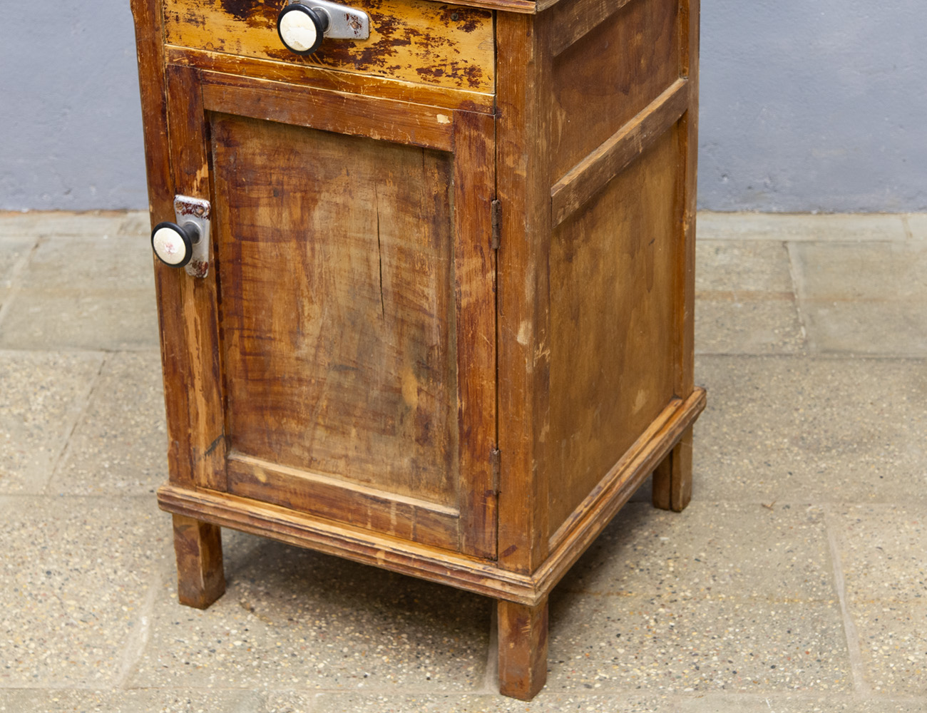 Старинная тумба с этажеркой