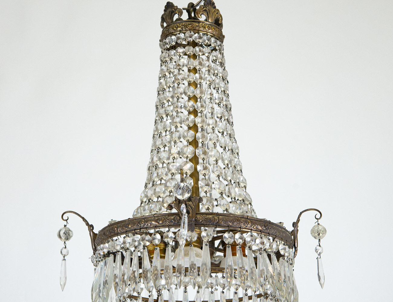 Старинная люстра