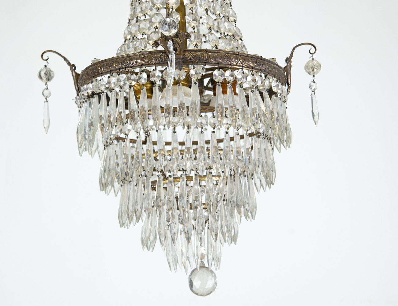 Старинная люстра