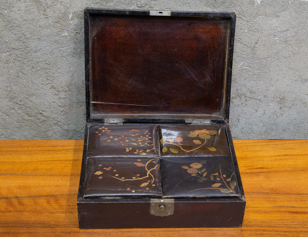 Старинная шкатулка, Въетнам