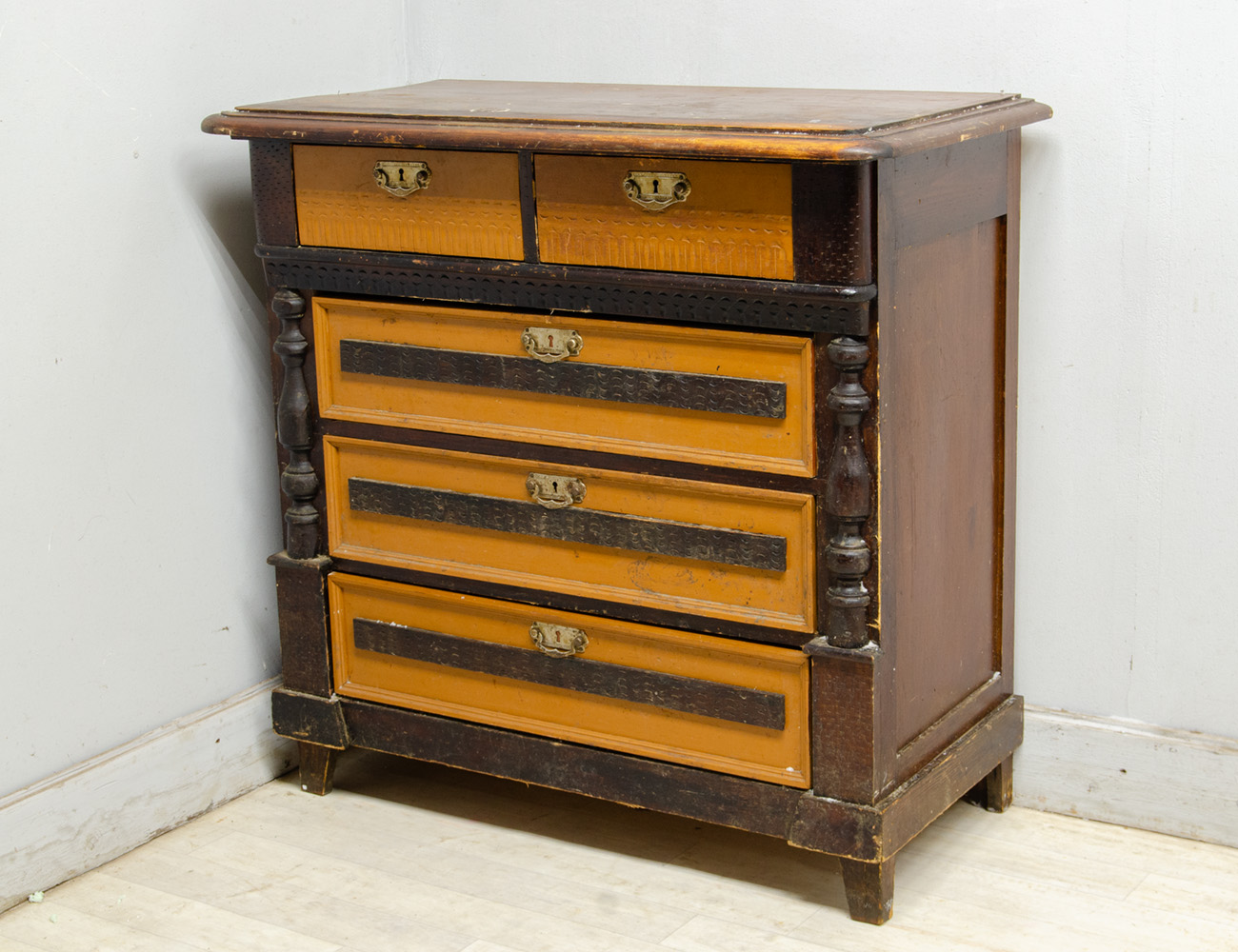 Старинный комод