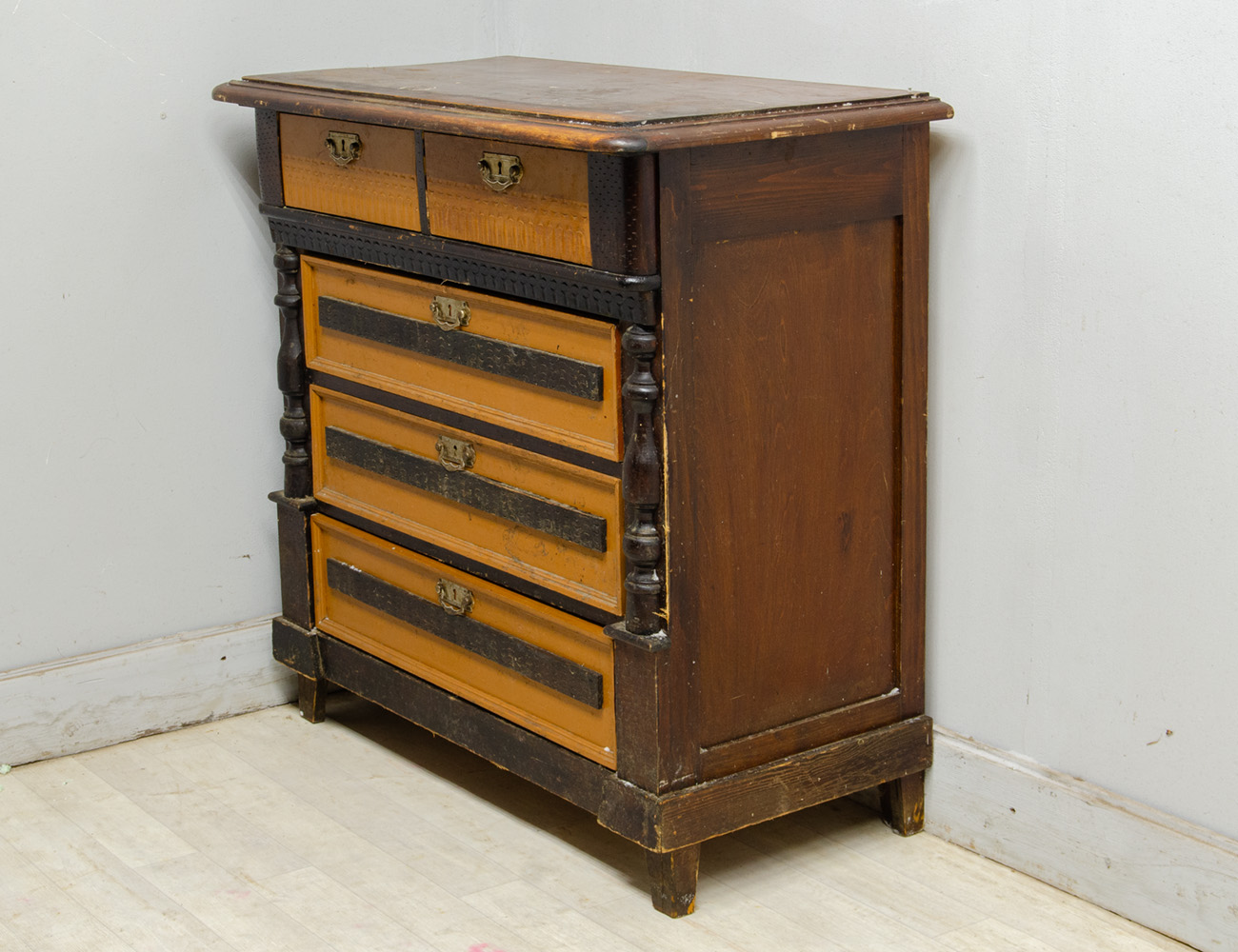 Старинный комод