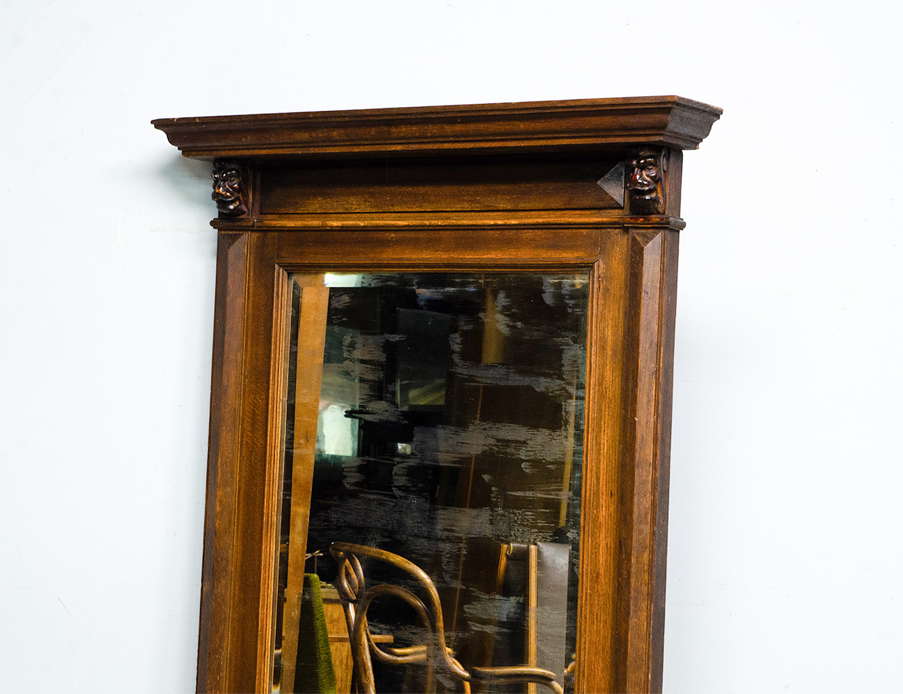 Антикварное зеркало с головами, 19 век