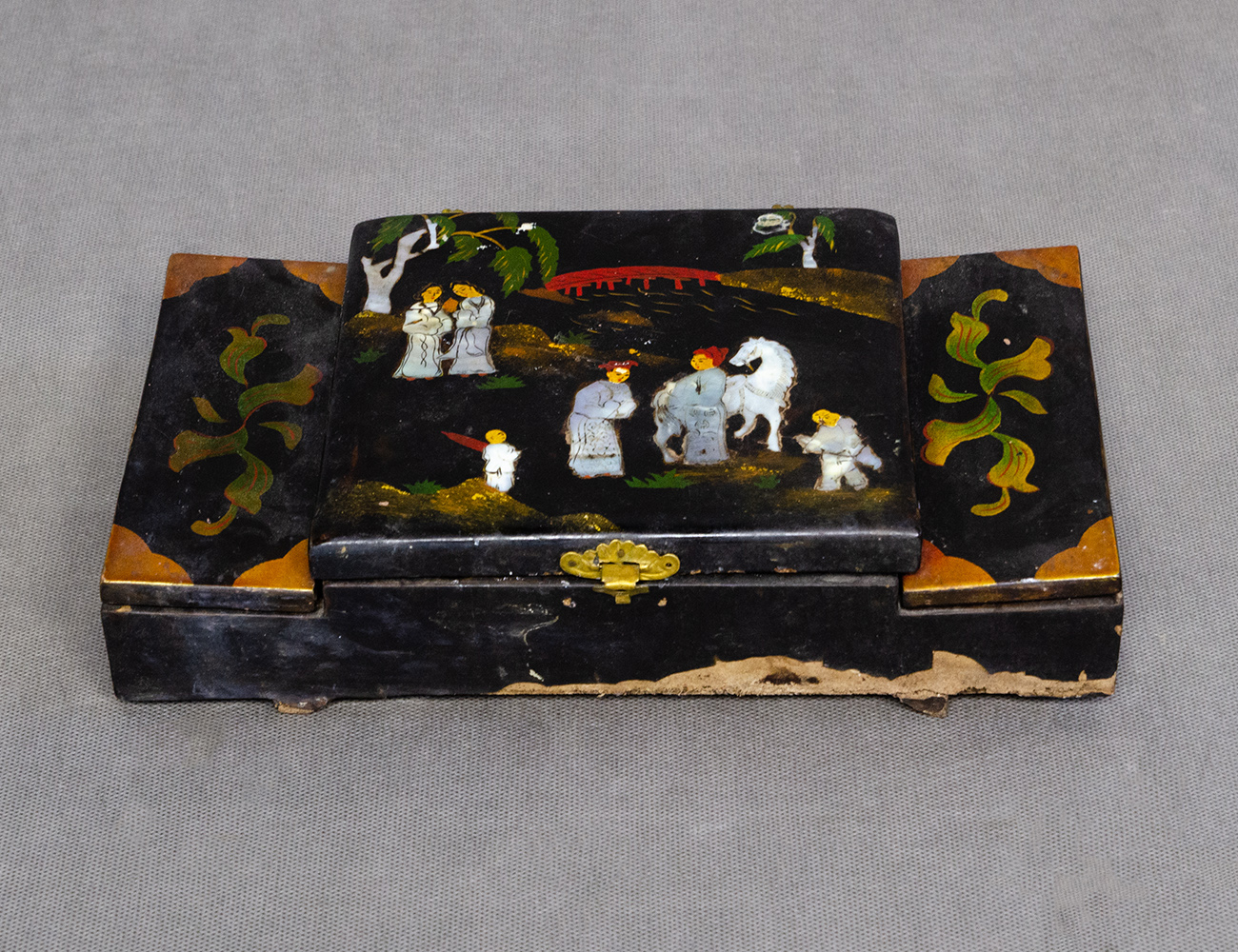 Винтажная шкатулка в стиле шинуазри