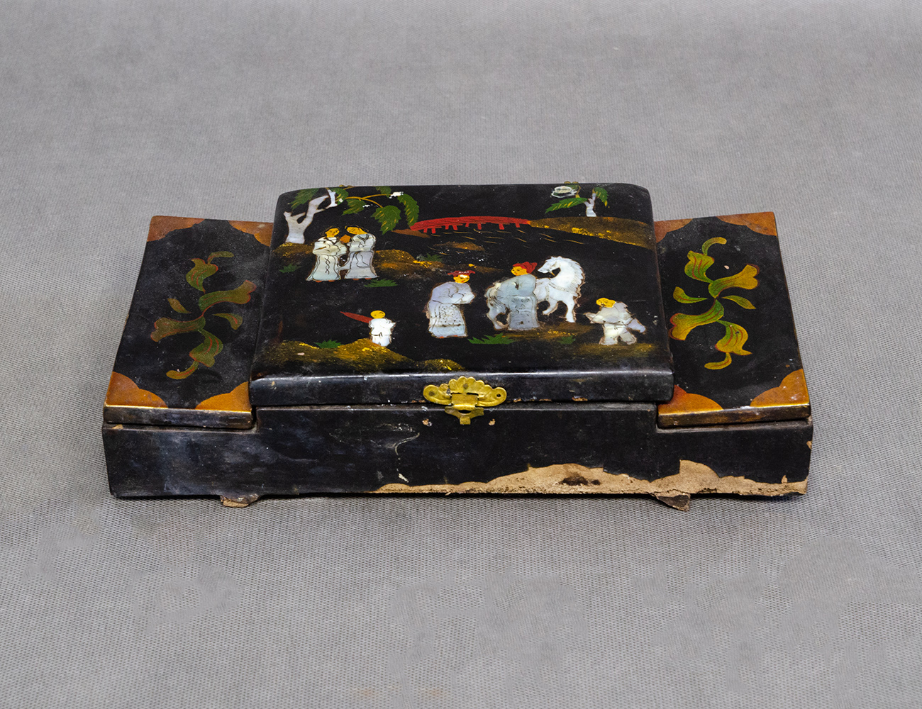 Винтажная шкатулка в стиле шинуазри