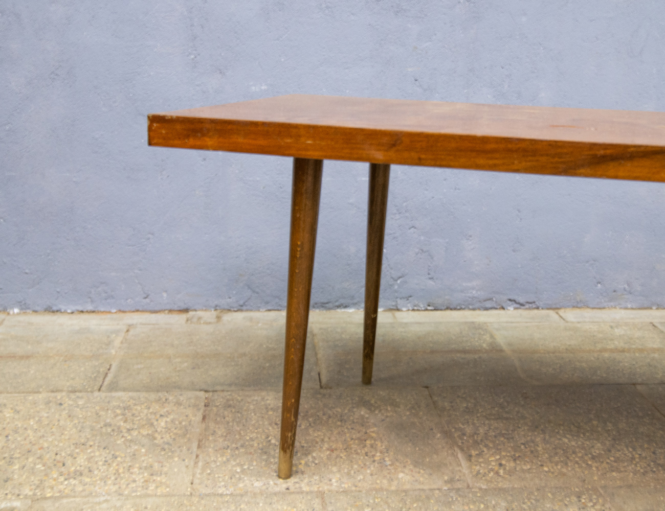 Винтажный журнальный стол