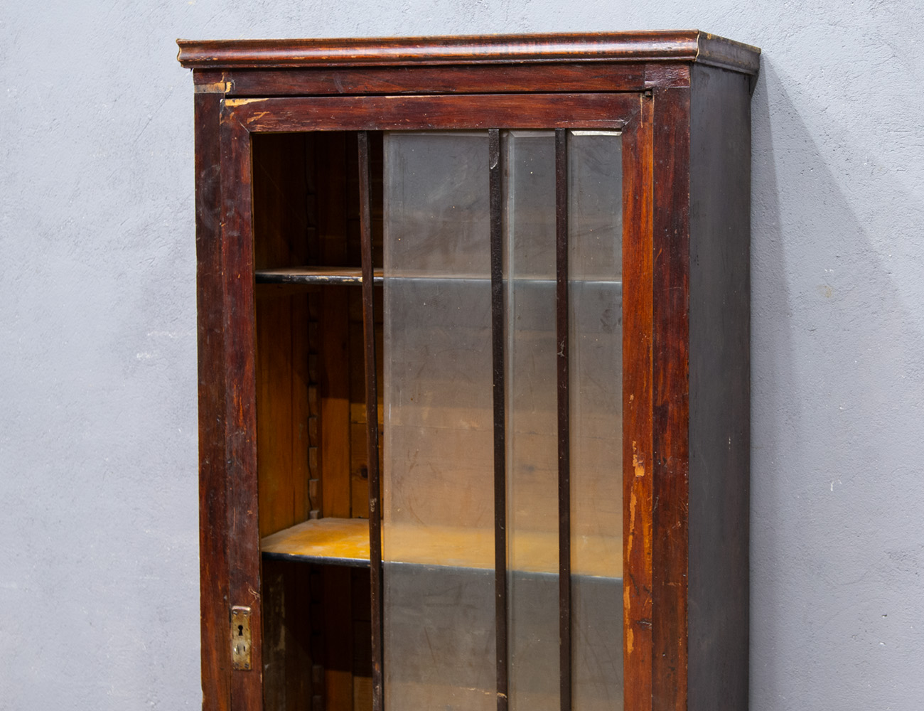 Антикварный кабинетный книжный шкаф