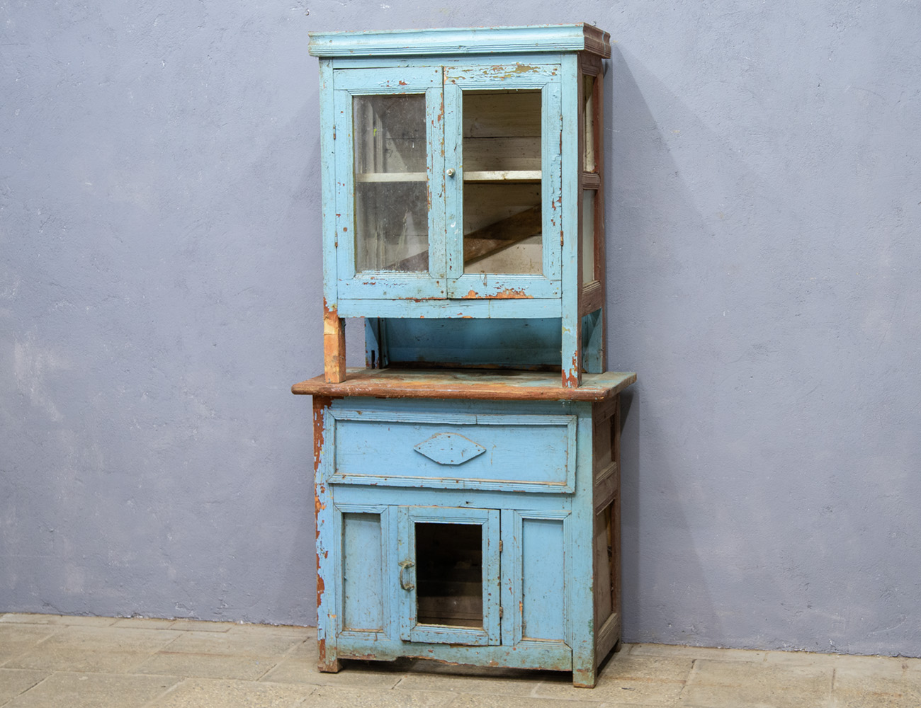 Старинный деревенский буфет