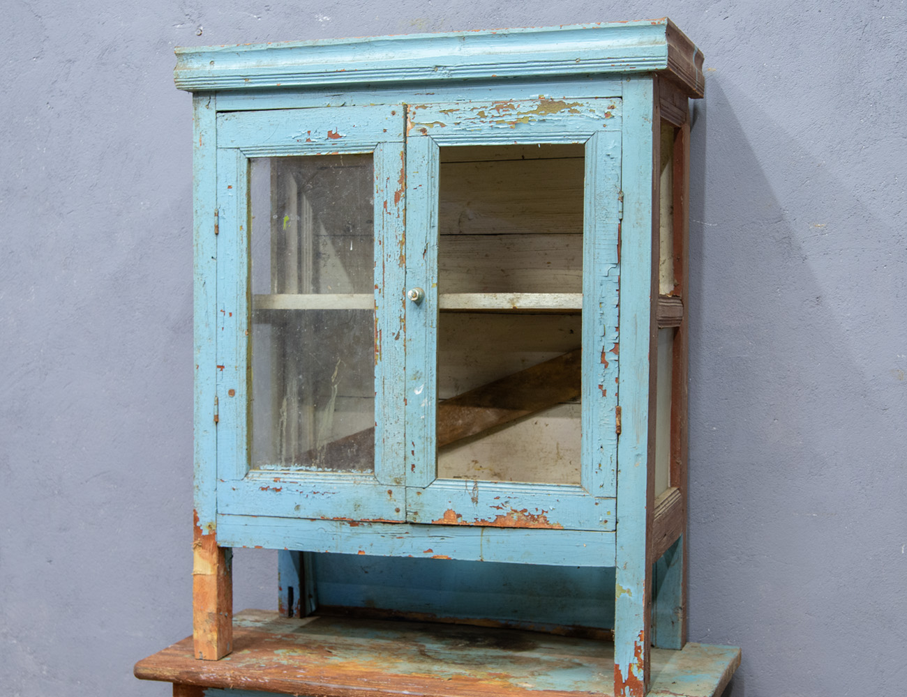 Старинный деревенский буфет