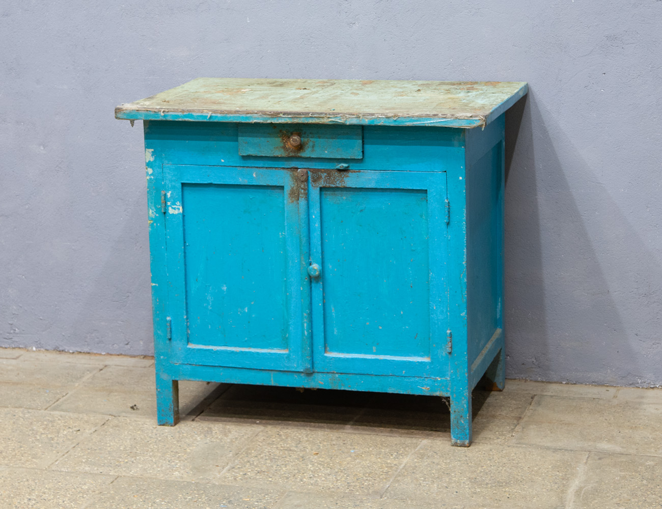 Старинная деревенская тумба