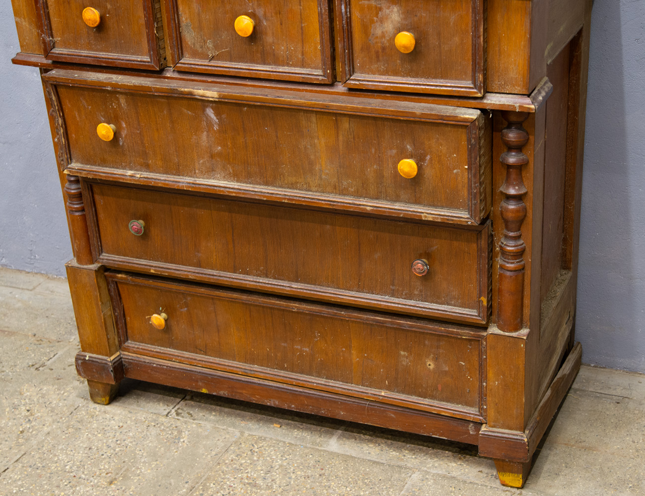 Старинный комод