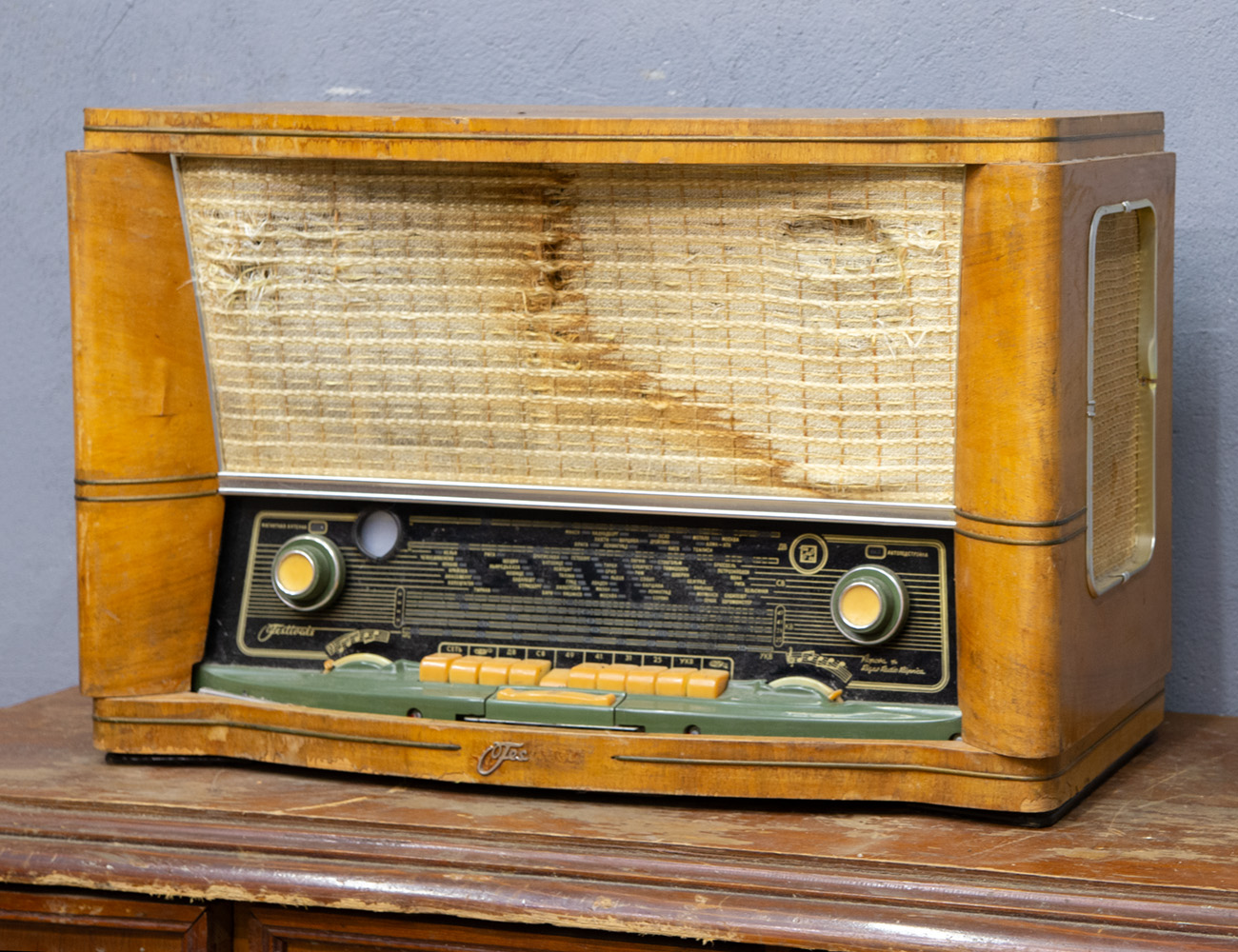Старинный радиоприемник Фестиваль