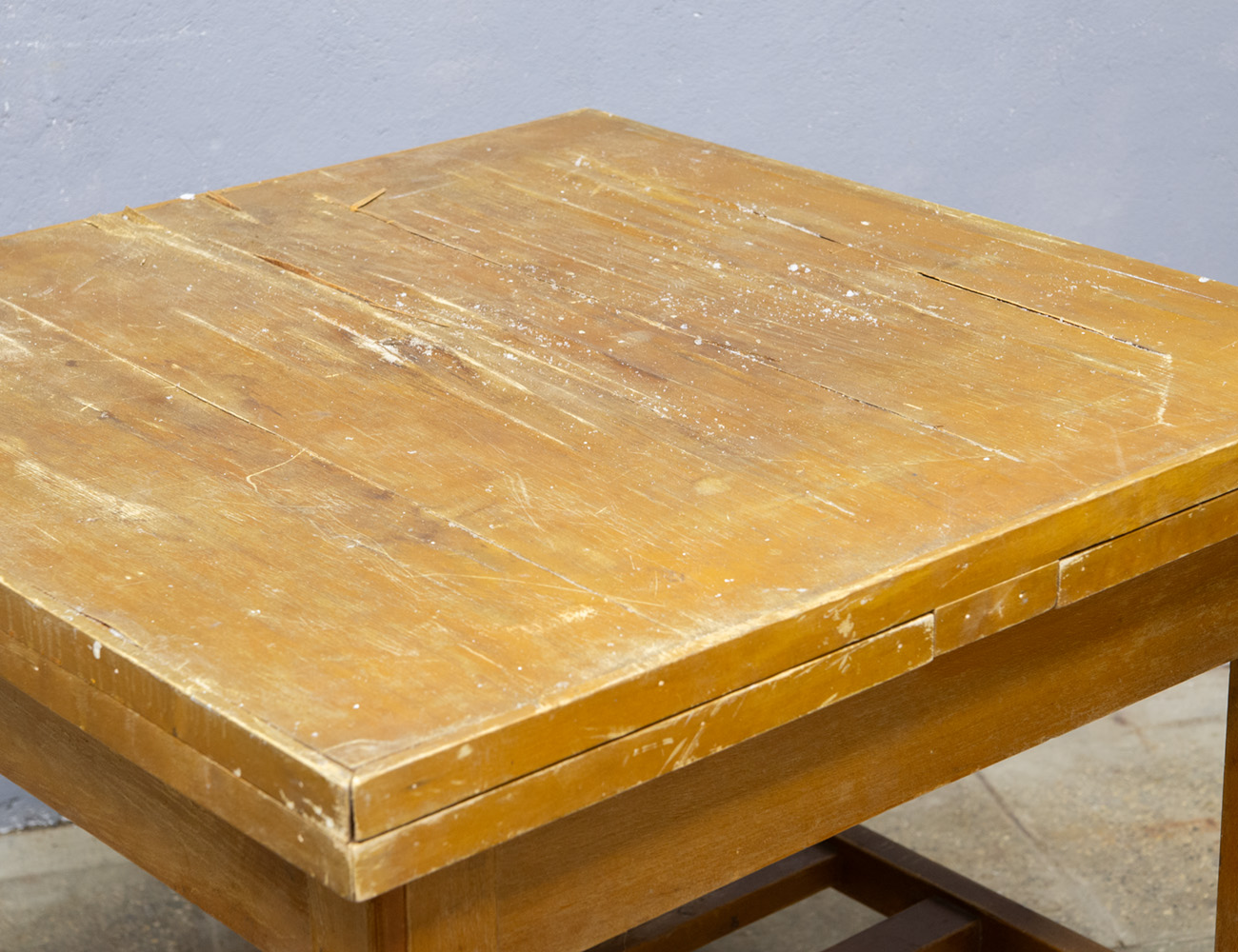 Старинный обеденный стол