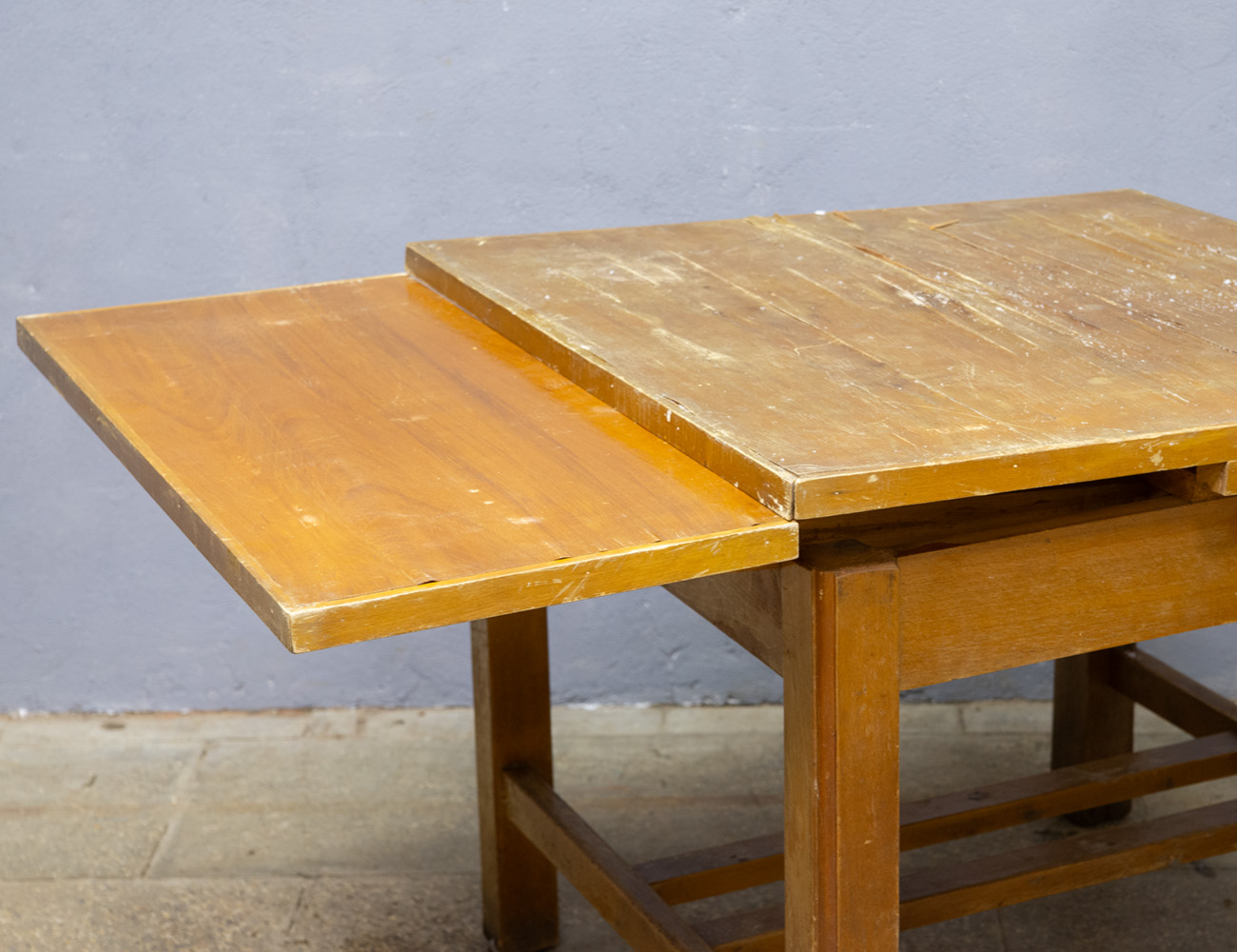 Старинный обеденный стол