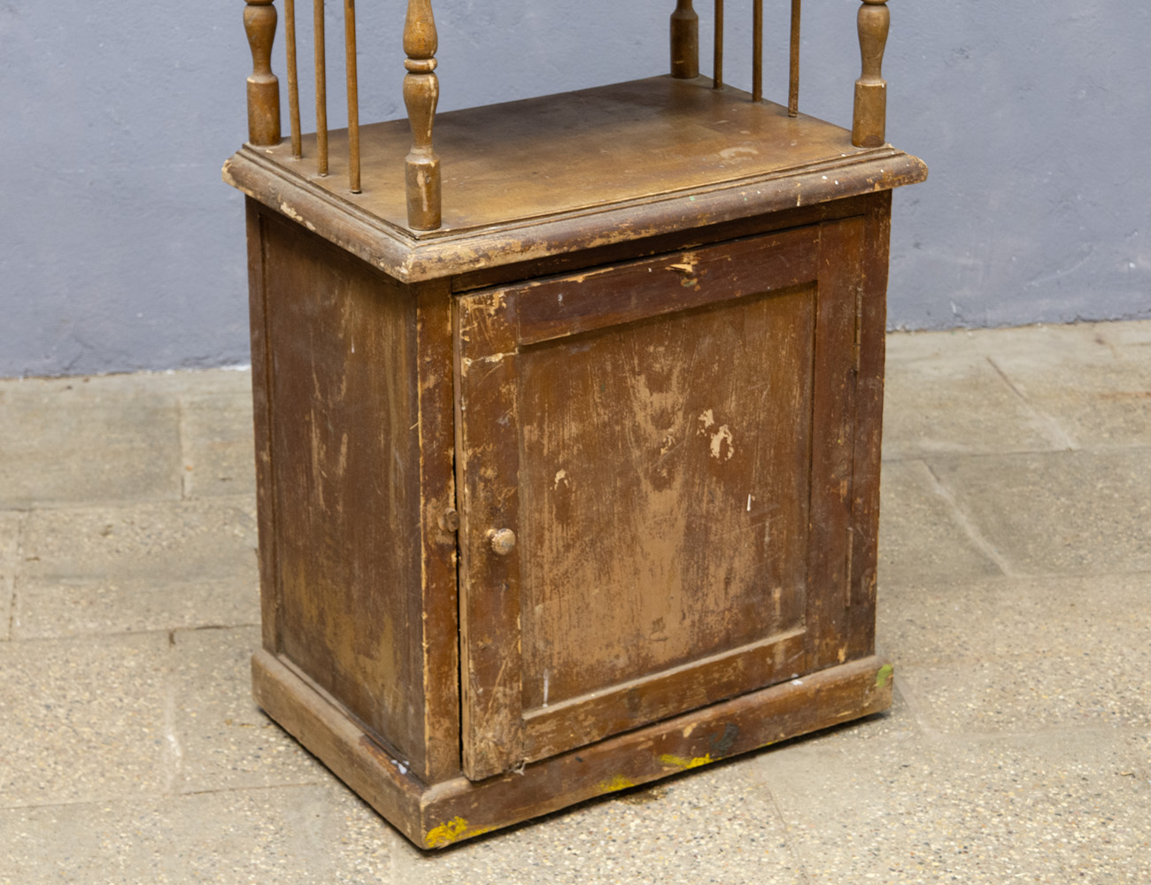 Старинная этажерка с тумбой