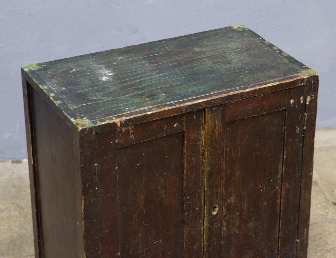 Старинная тумба