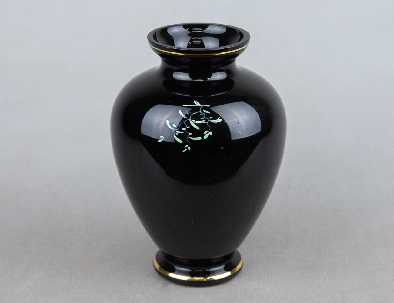 Старинная ваза