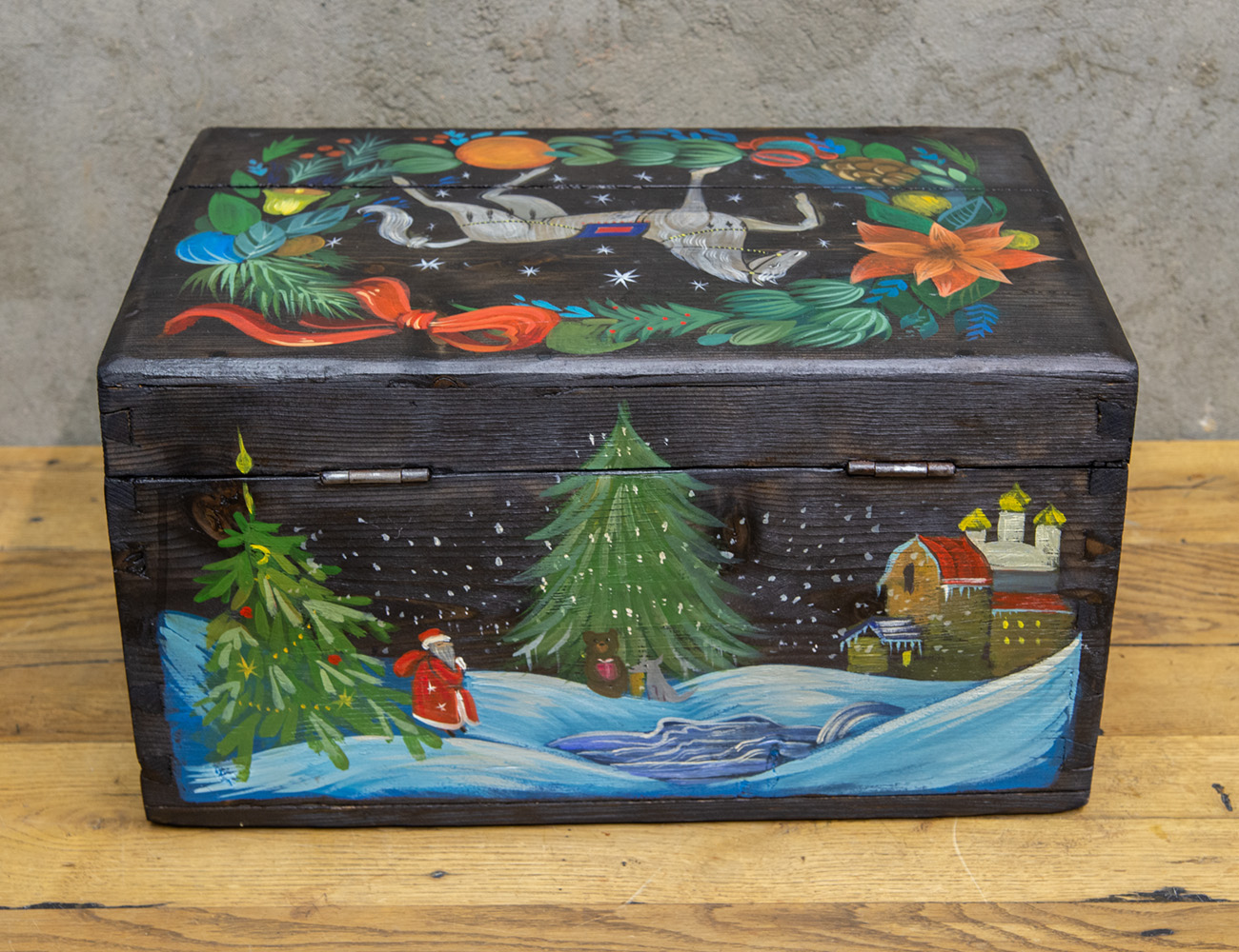 Расписной сундук для новогодних игрушек