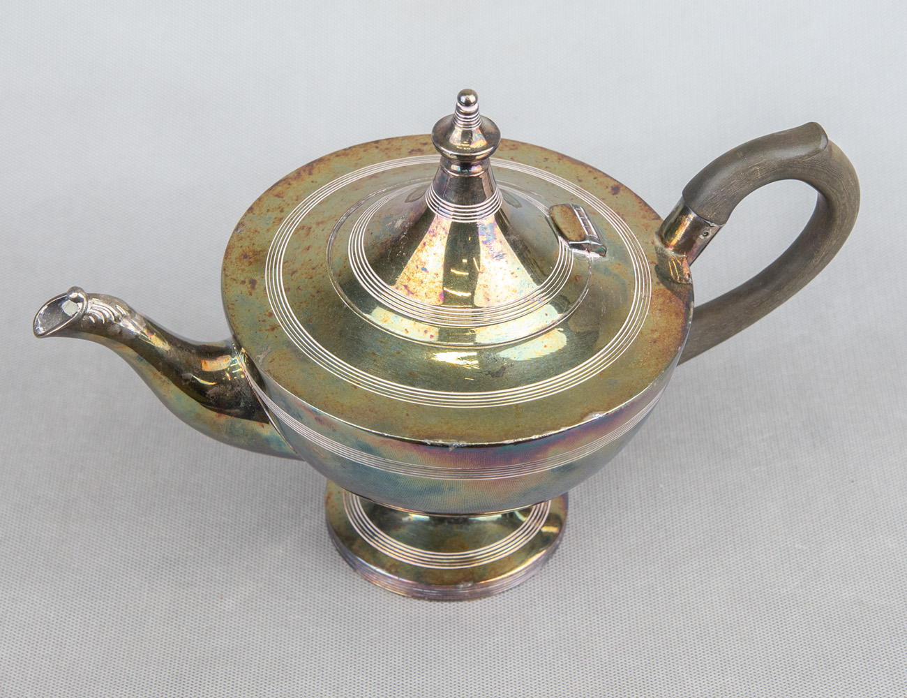 Старинный посеребренный чайник, Ноvard аnd son