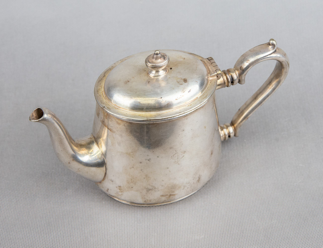 Cтapинный посеребренный чайник Elkington