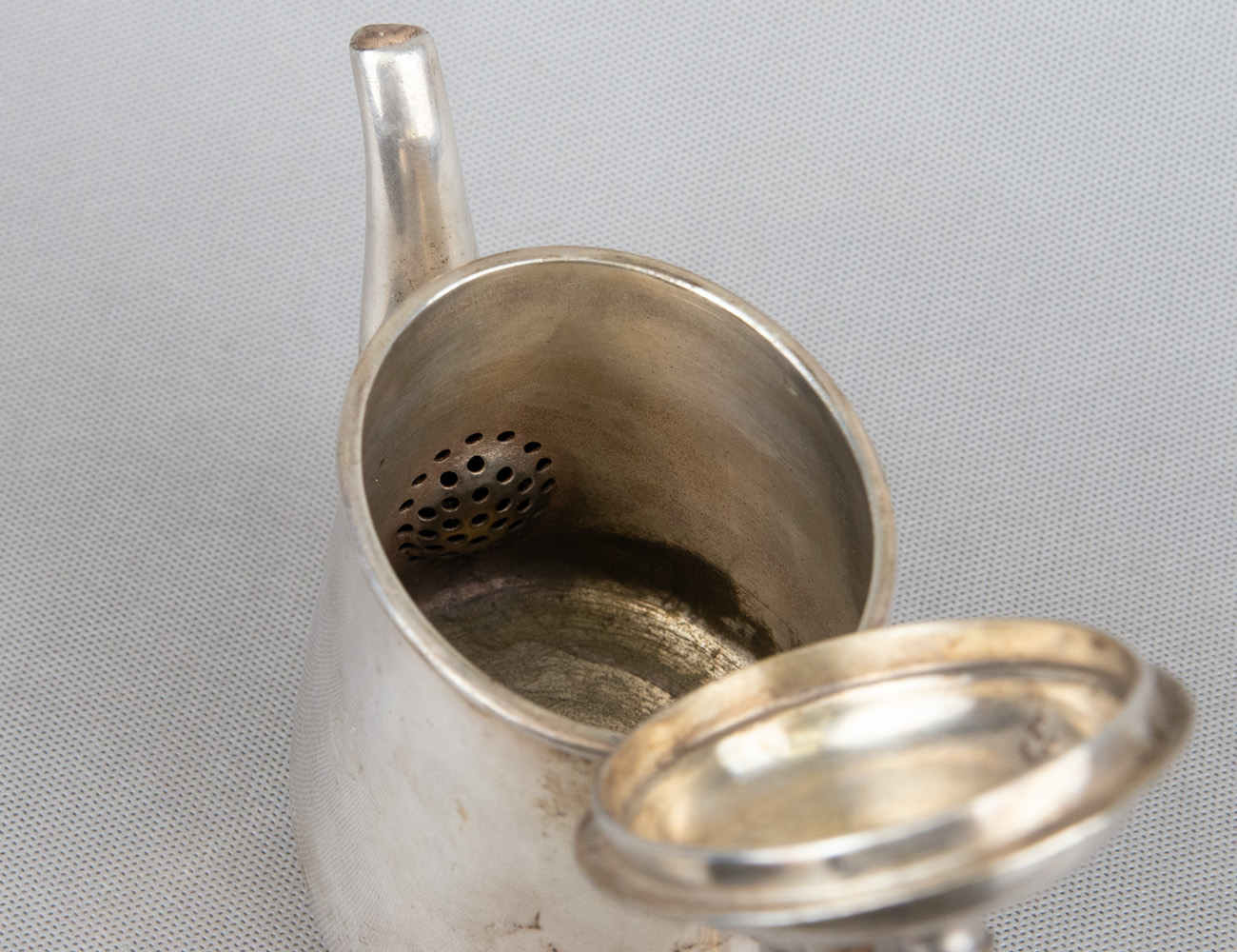 Cтapинный посеребренный чайник Elkington