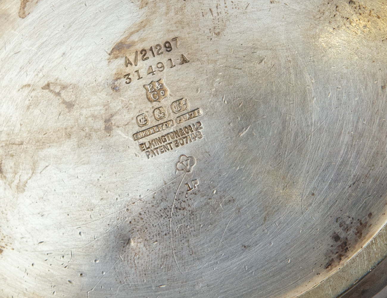 Cтapинный посеребренный чайник Elkington