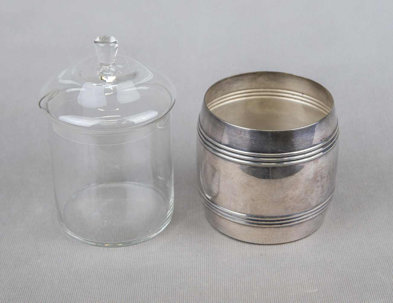 Стaриннaя бaночка для джема