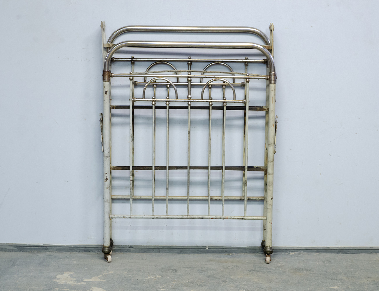 Старинная кровать раскладушка