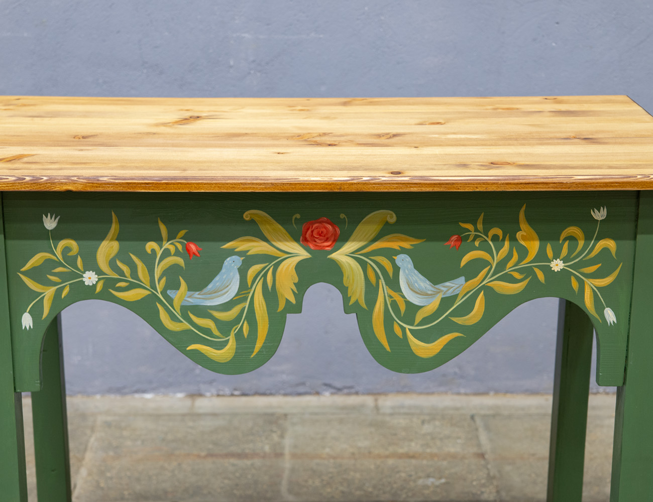 Консольный столик с росписью
