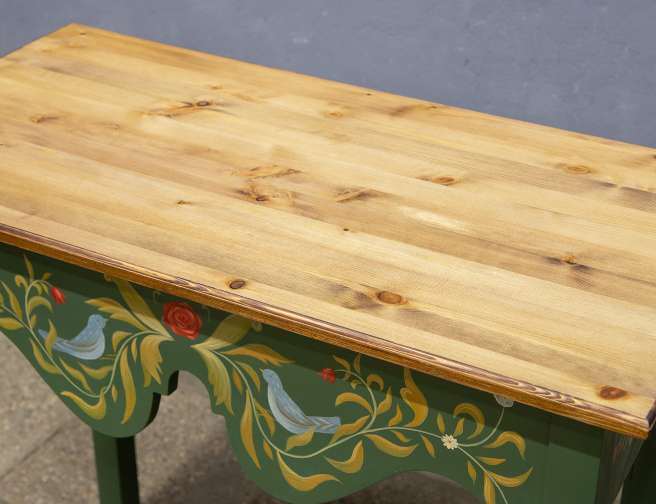 Консольный столик с росписью