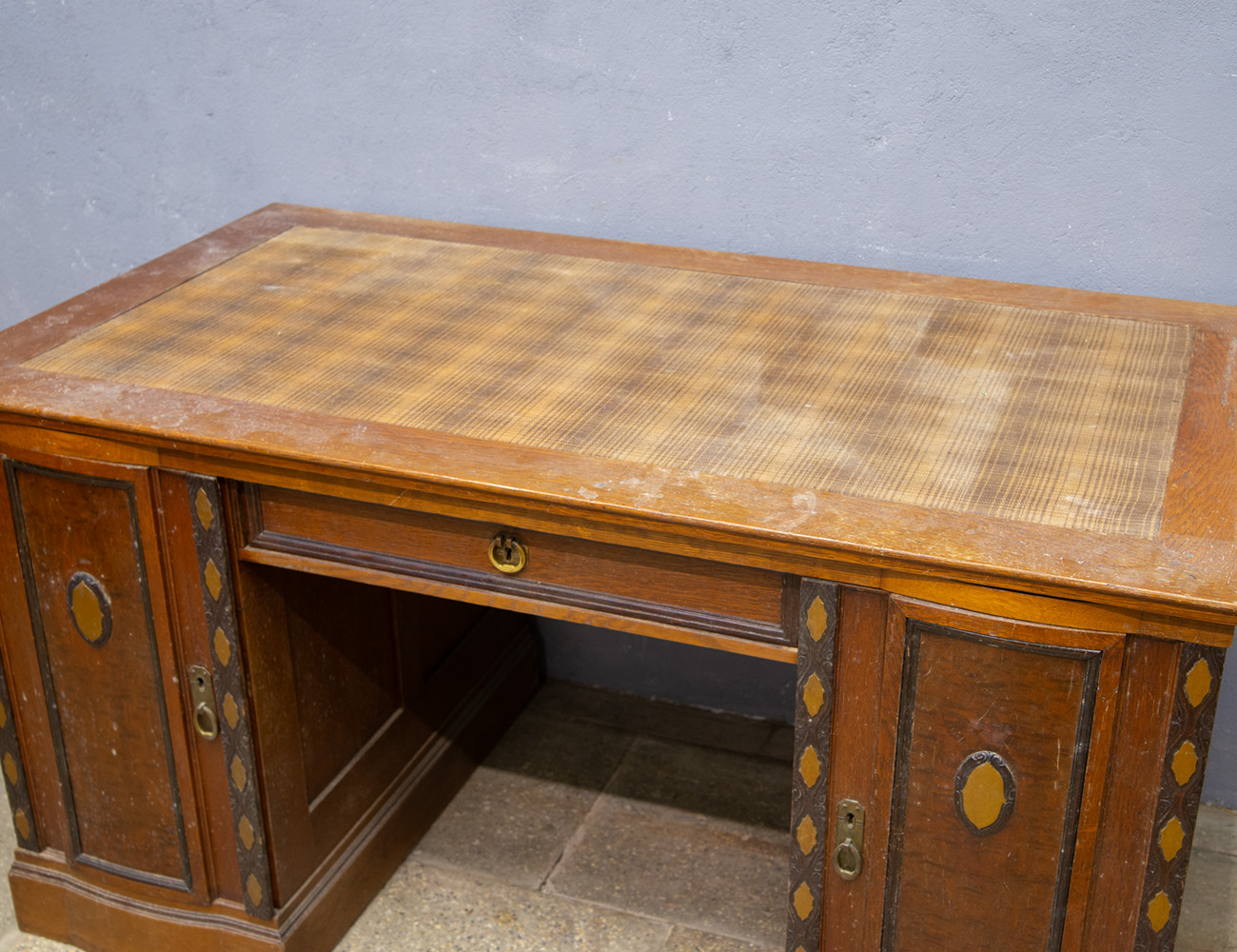 Старинный дубовый письменный стол