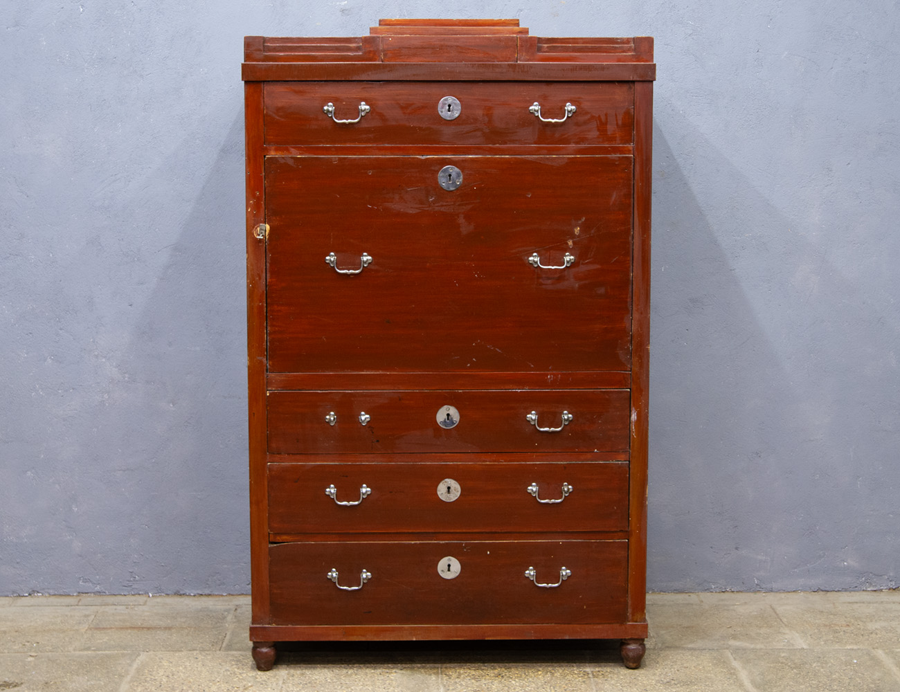 Старинный секретер с витриной