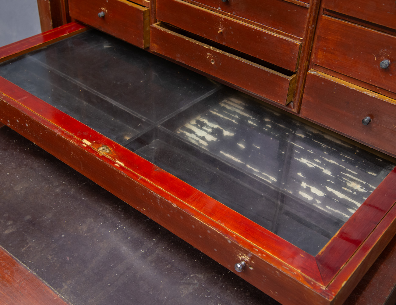 Старинный секретер с витриной