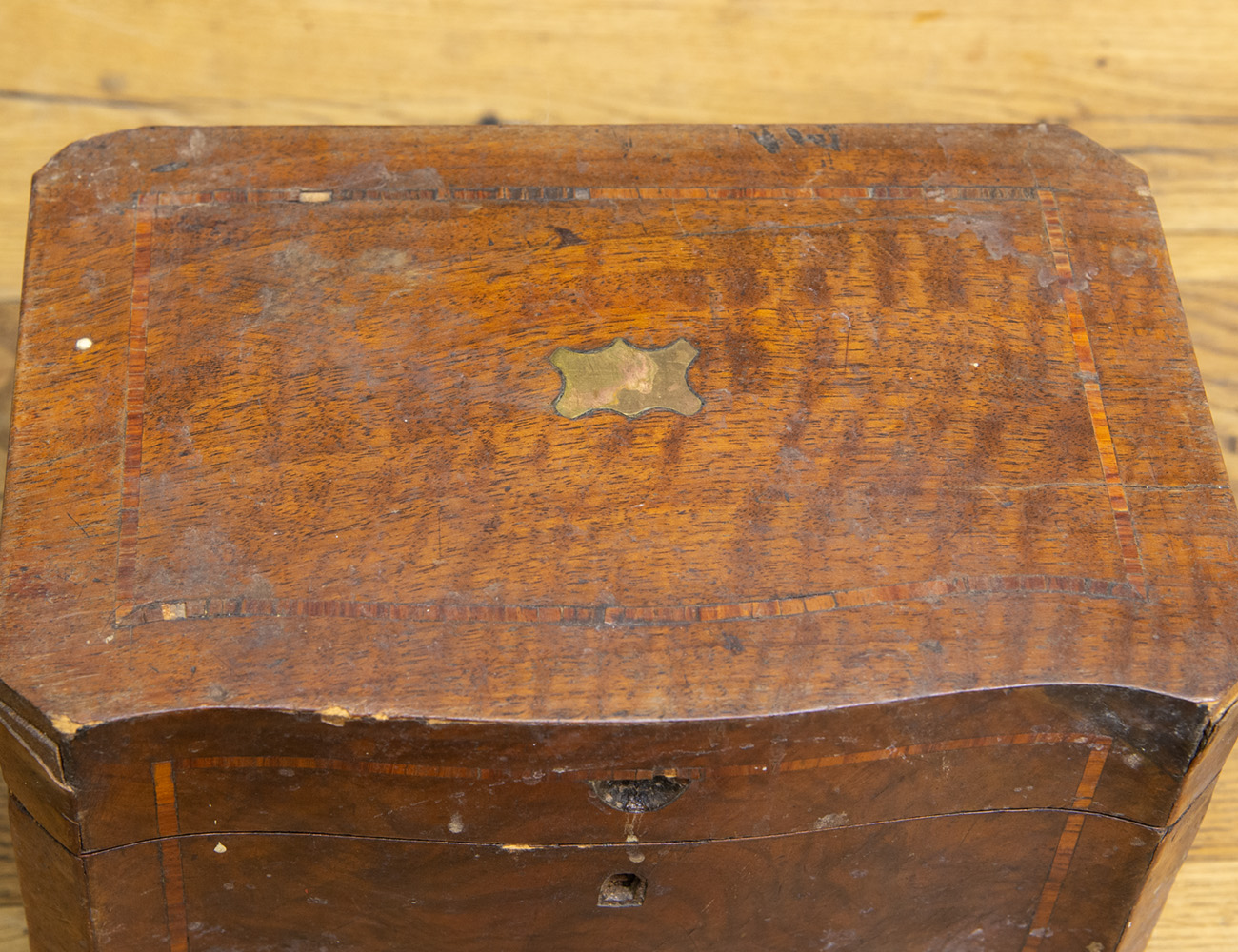 Старинная шкатулка с инкрустацией