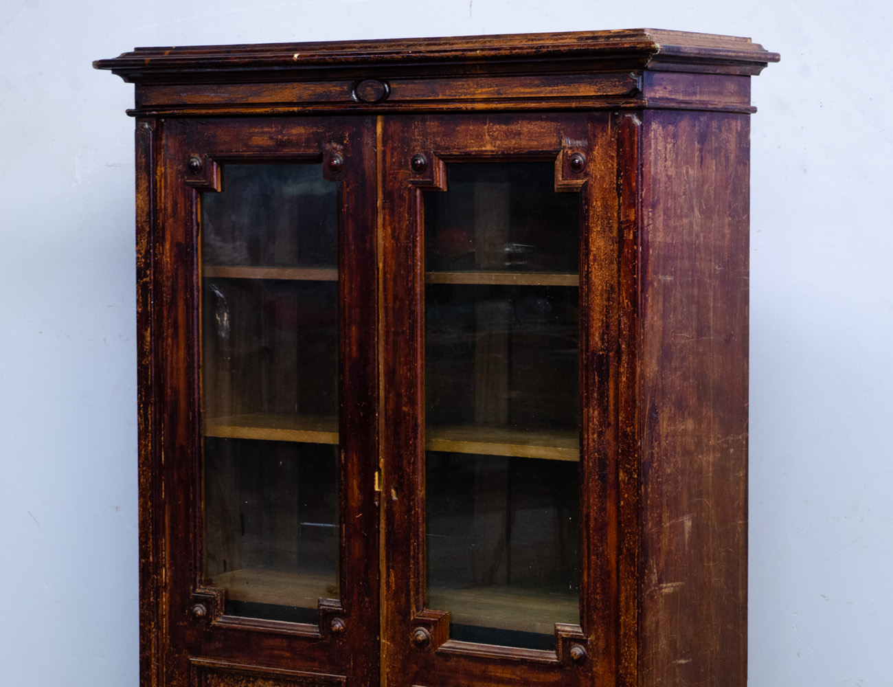 Антикварный дубовый книжный шкаф