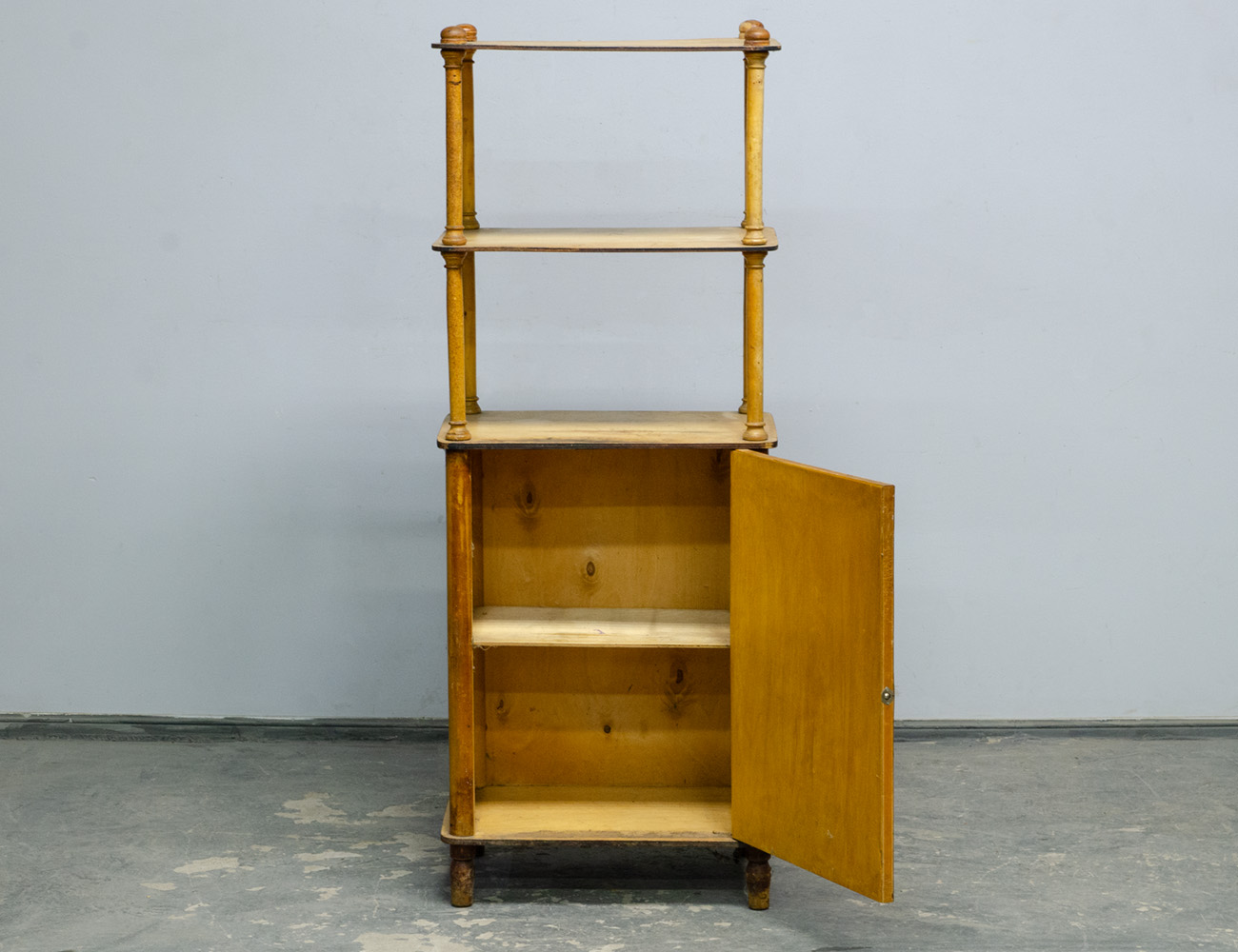 Старинная этажерка с тумбой