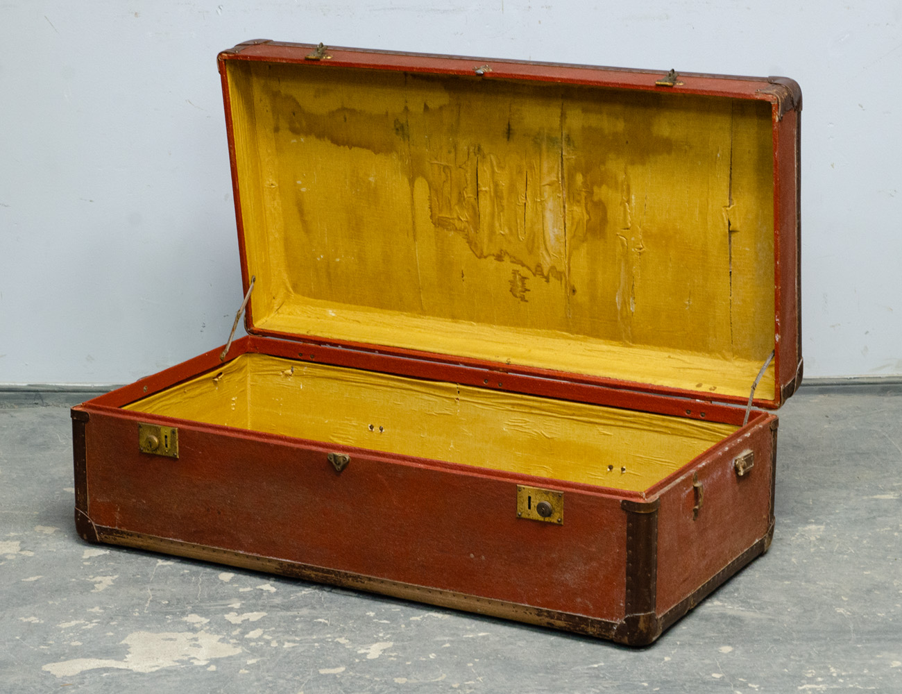 Старинный дорожный кофр