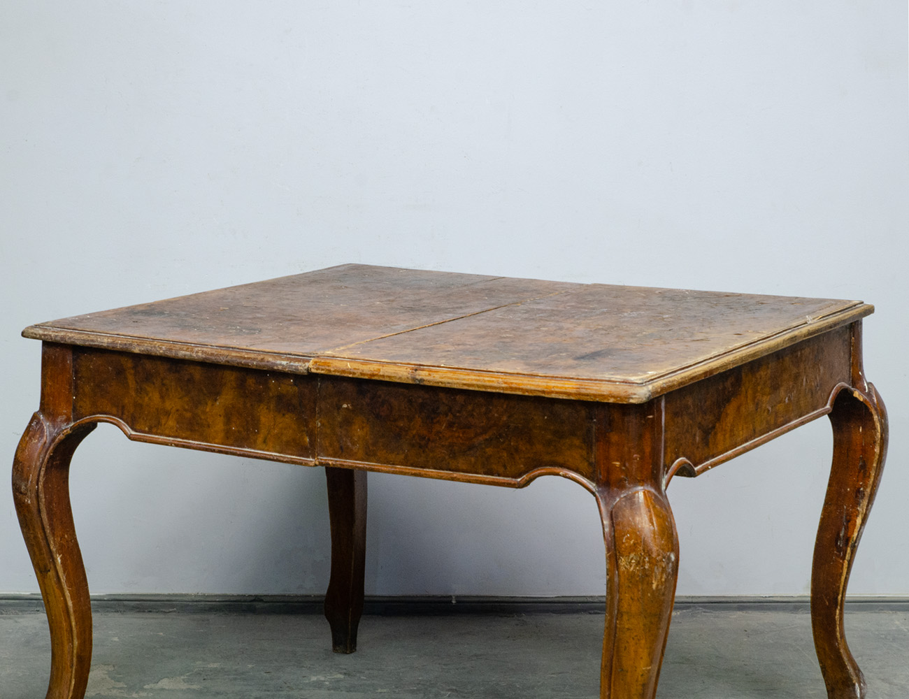 Старинный обеденный стол 19 века