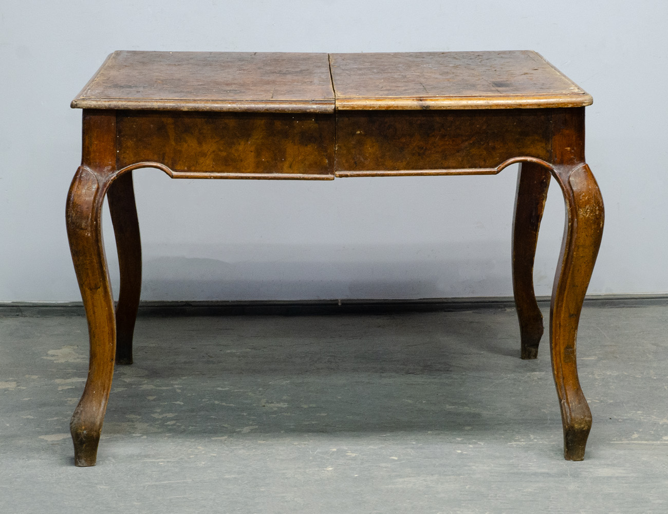 Старинный обеденный стол 19 века