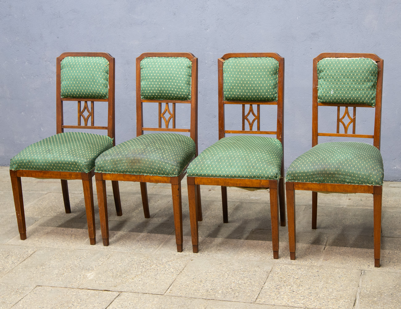 Старинные стулья красного дерева