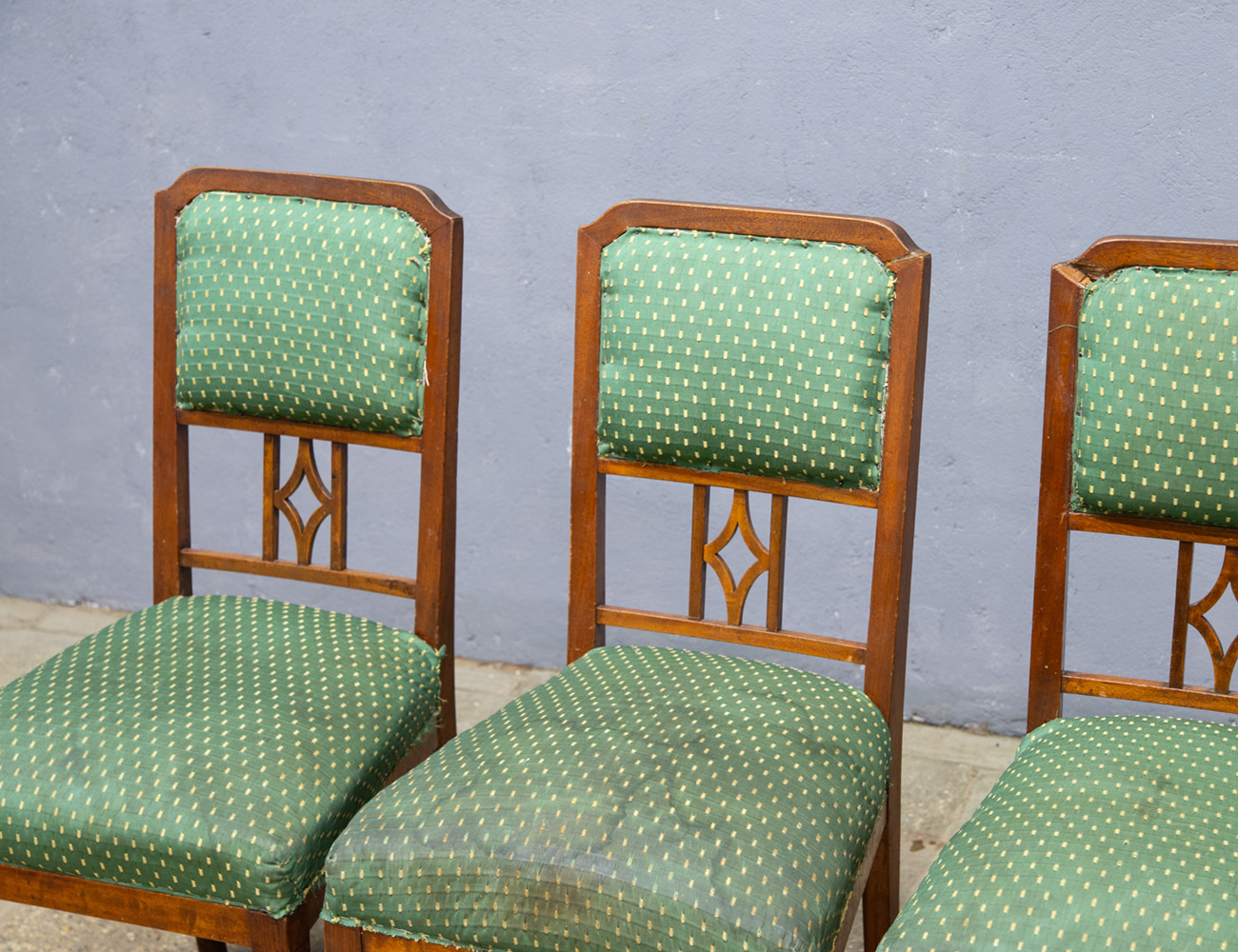 Старинные стулья красного дерева