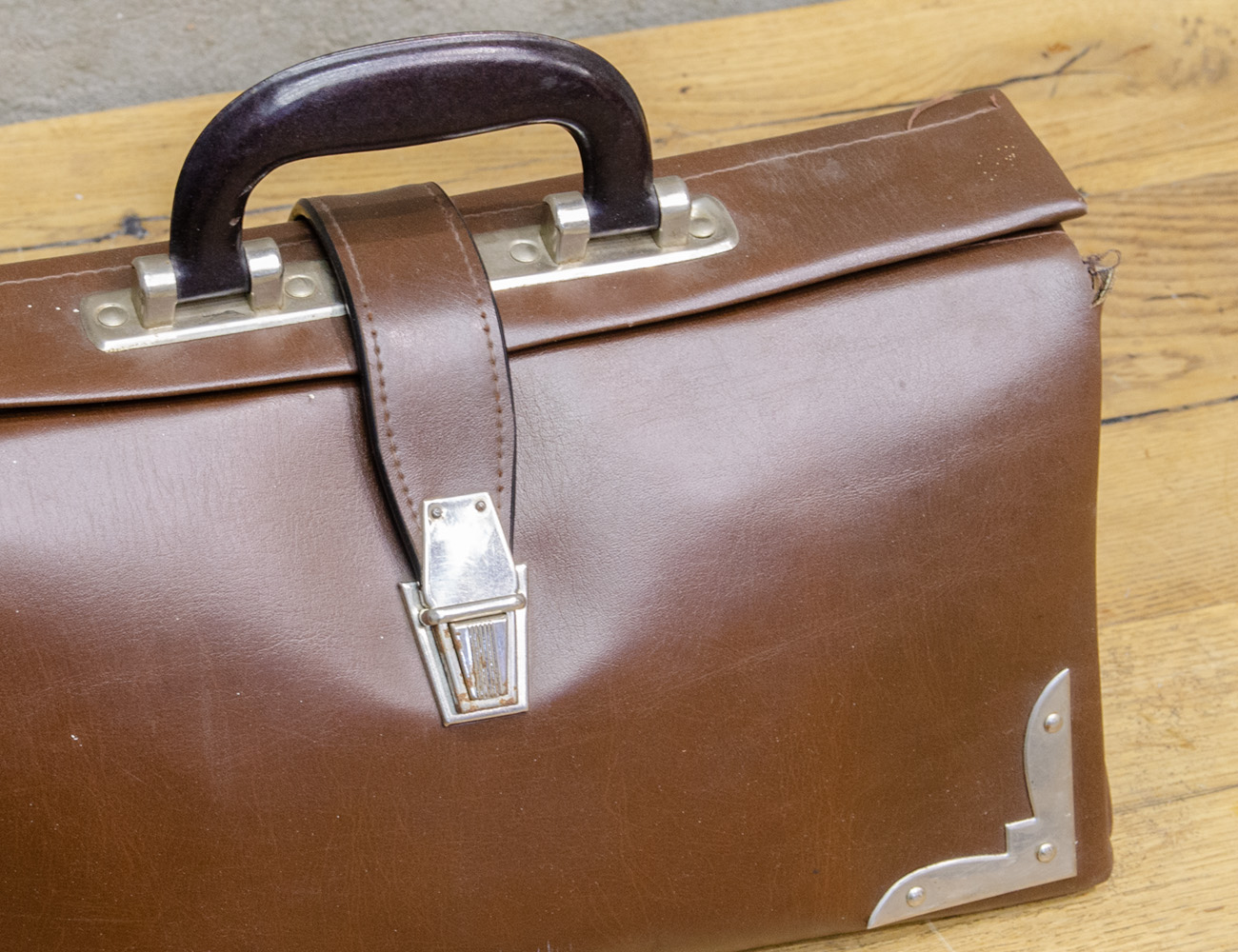 Винтажный саквояж