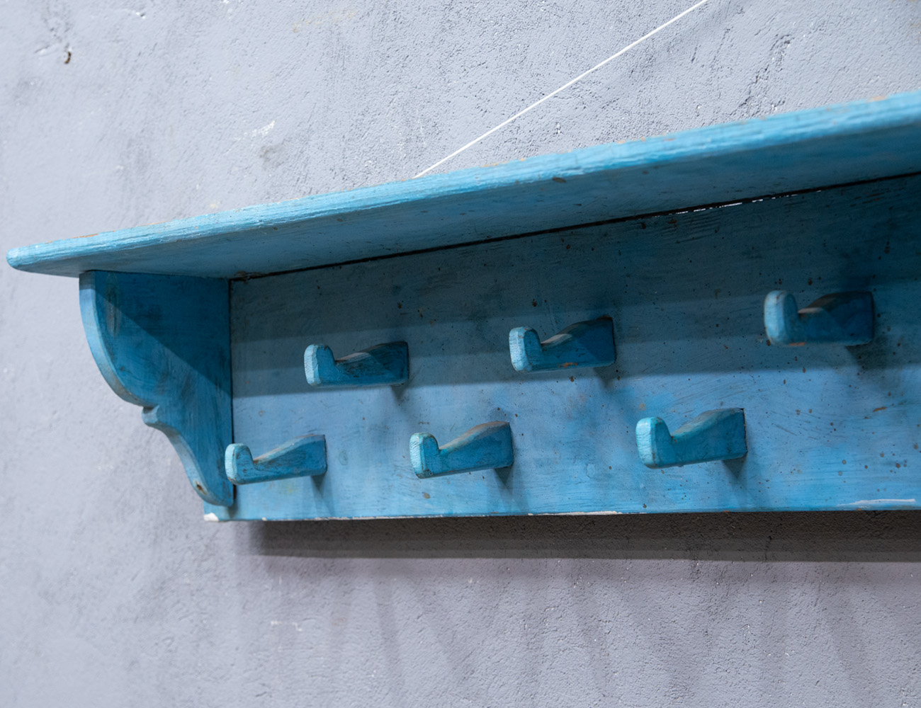 Старинная деревенская вешалка