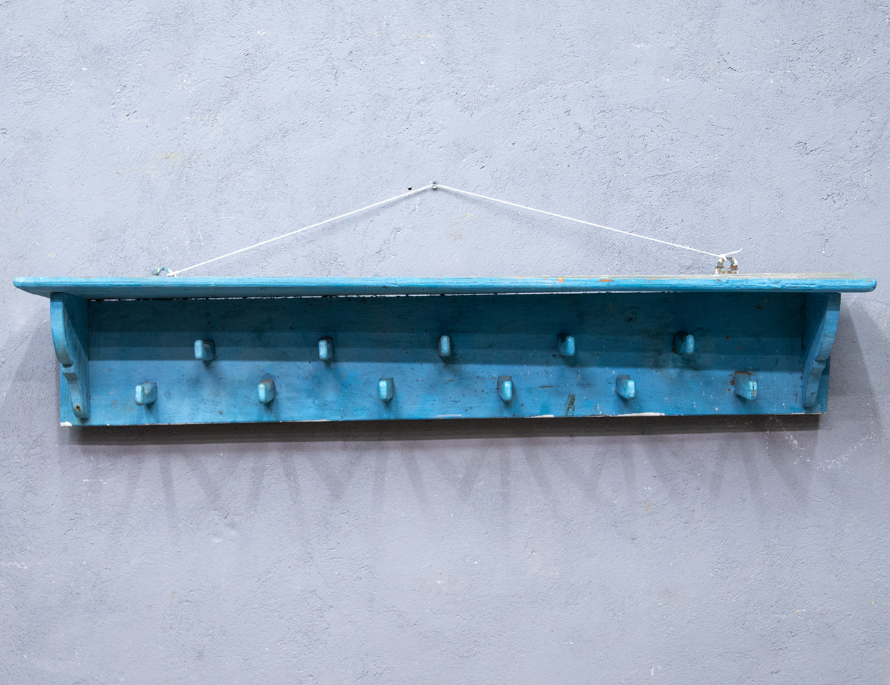 Старинная деревенская вешалка