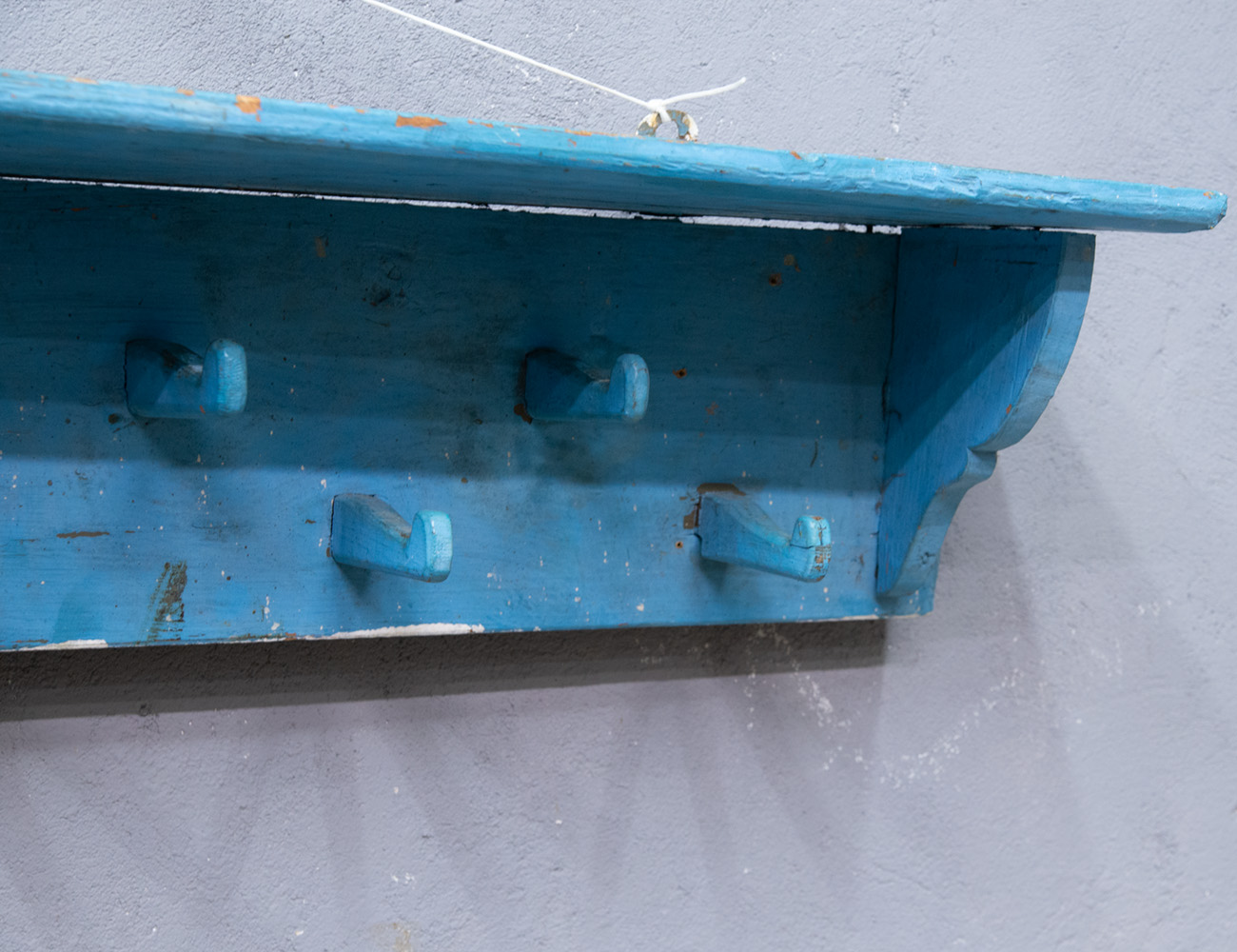 Старинная деревенская вешалка