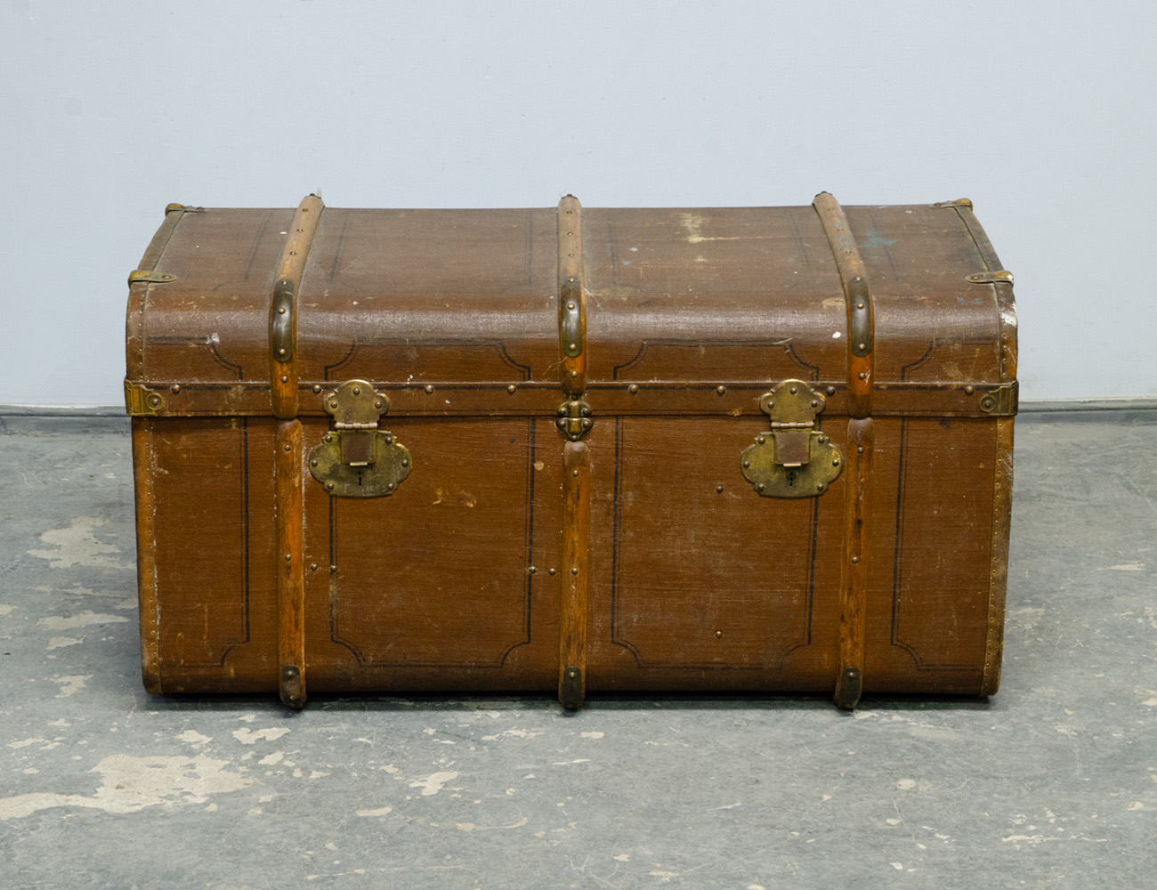 Старинный каретный сундук