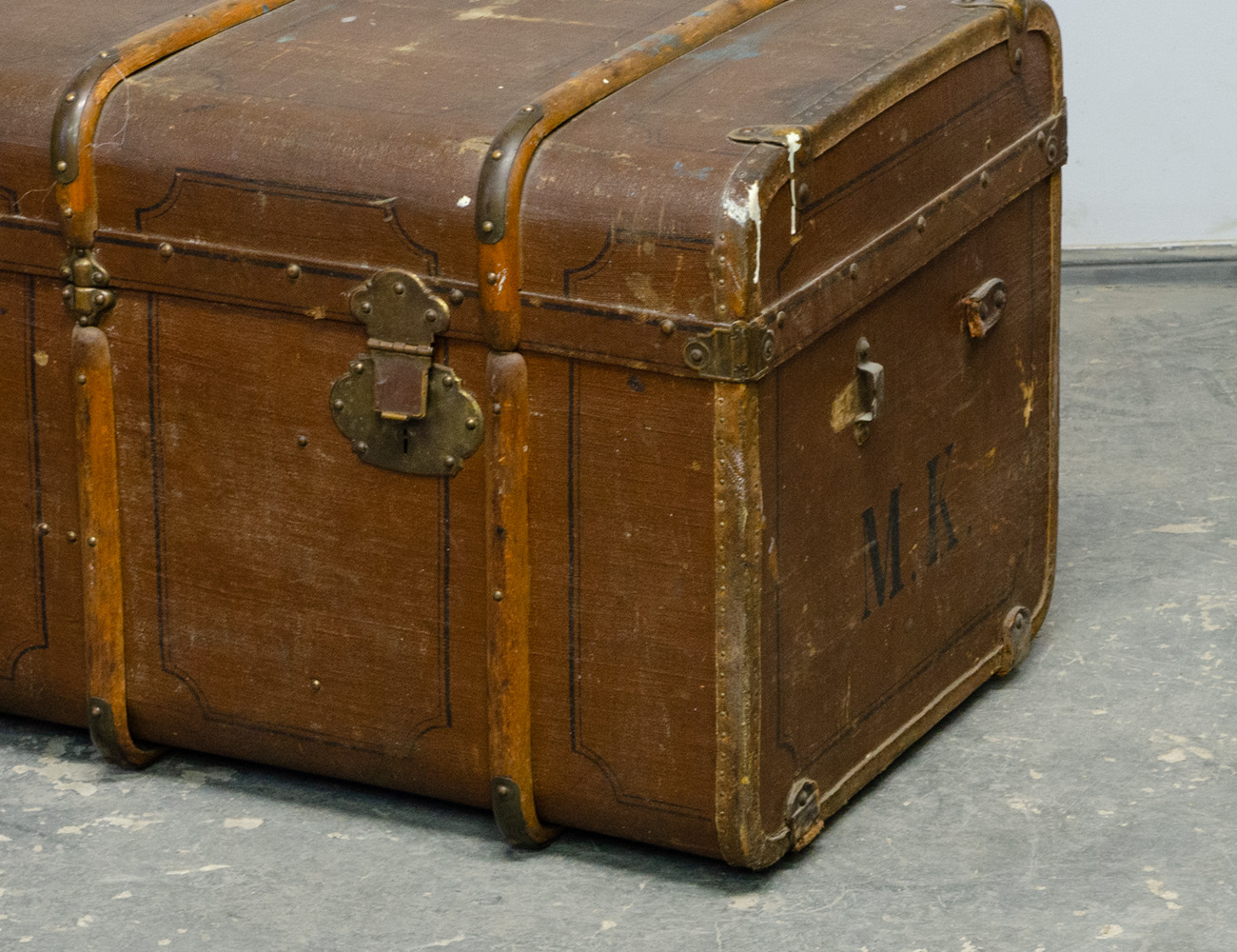 Старинный каретный сундук